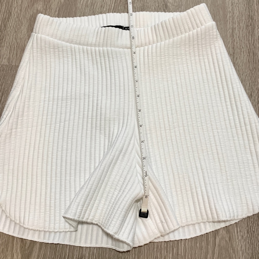 PrettyLittleThing Ribbed Shorts - Picture 5 of 6